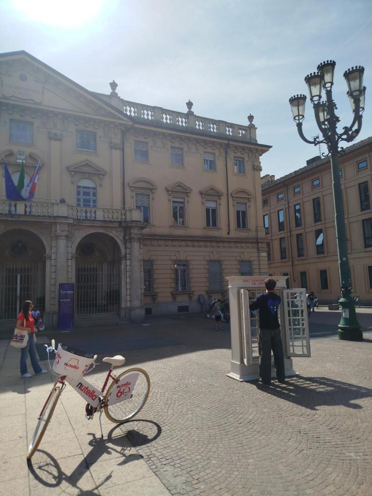 Greg Goya e Nutella regalano a Torino la finestra dei “buongiorni indimenticabili”