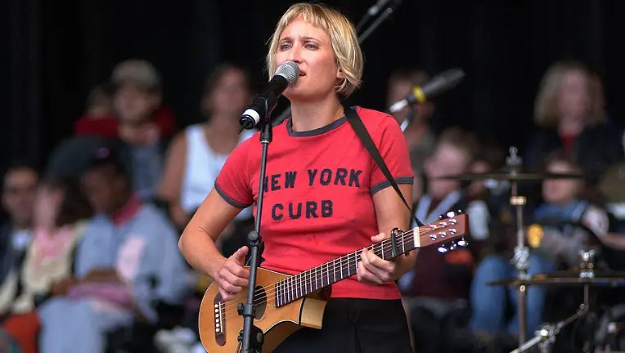 Addio a Jill Sobule, pioniera LGBTQ+ della musica pop: morta in un incendio a 66 anni