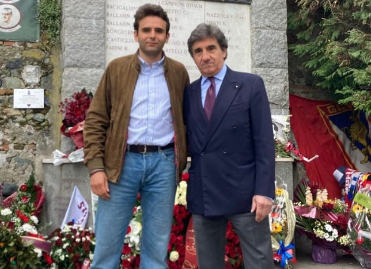 Toro: Cairo a Superga durante la contestazione, accompagnato dal figlio 
