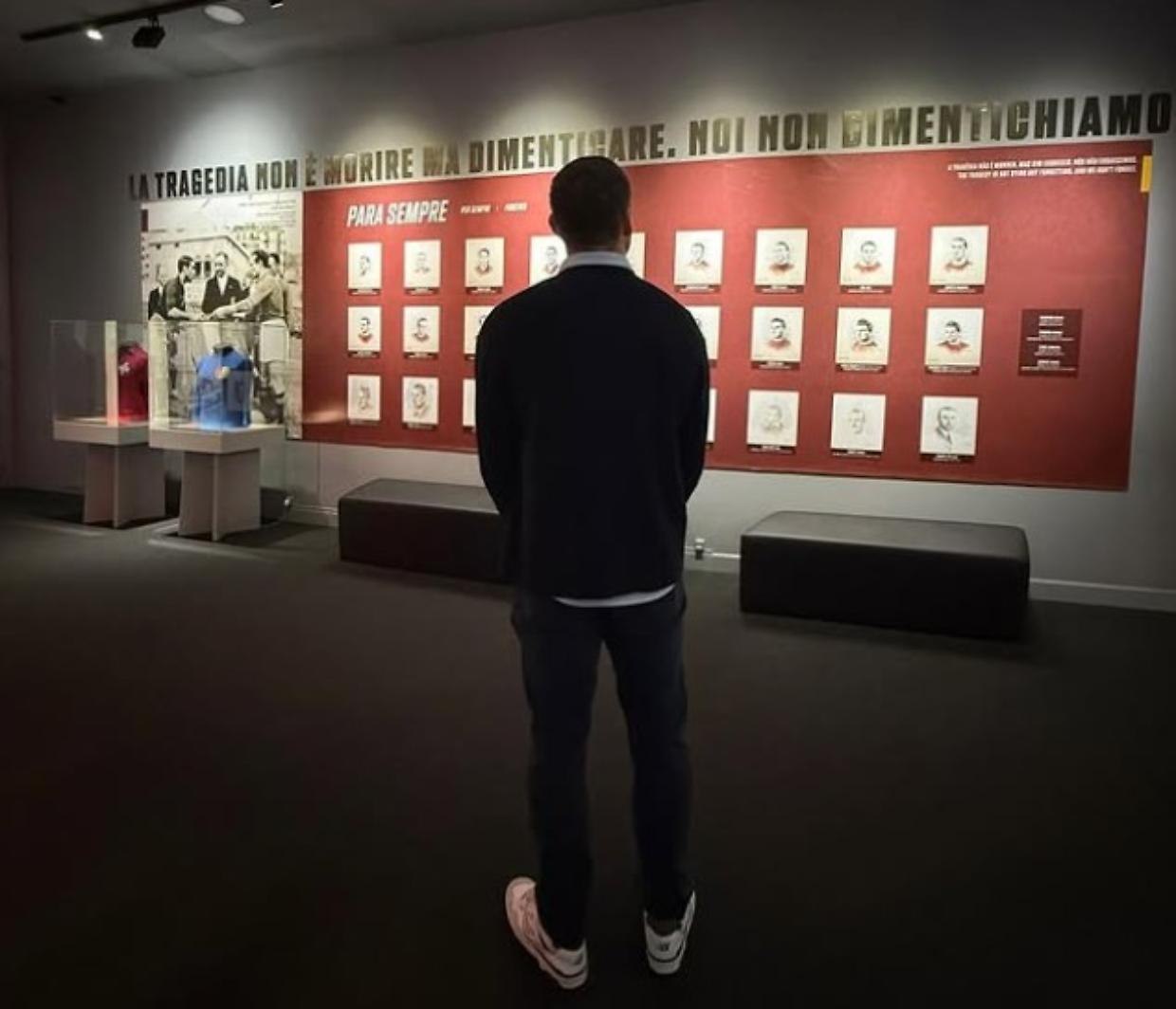 Grande Torino, l'omaggio dell'ex capitano Andrea Belotti da Lisbona