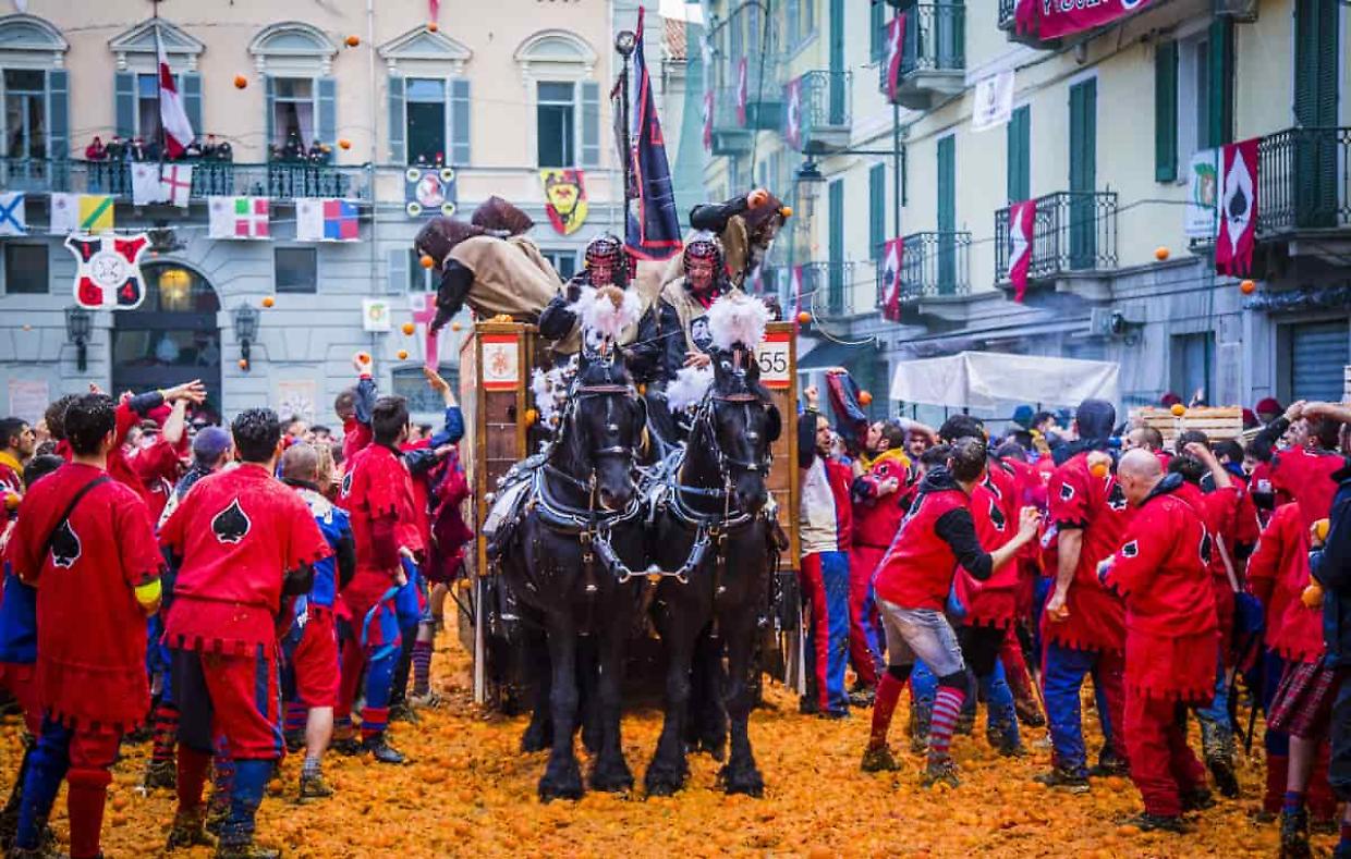 Disordini sul Carnevale di Ivrea: tra statuti e polemiche politiche