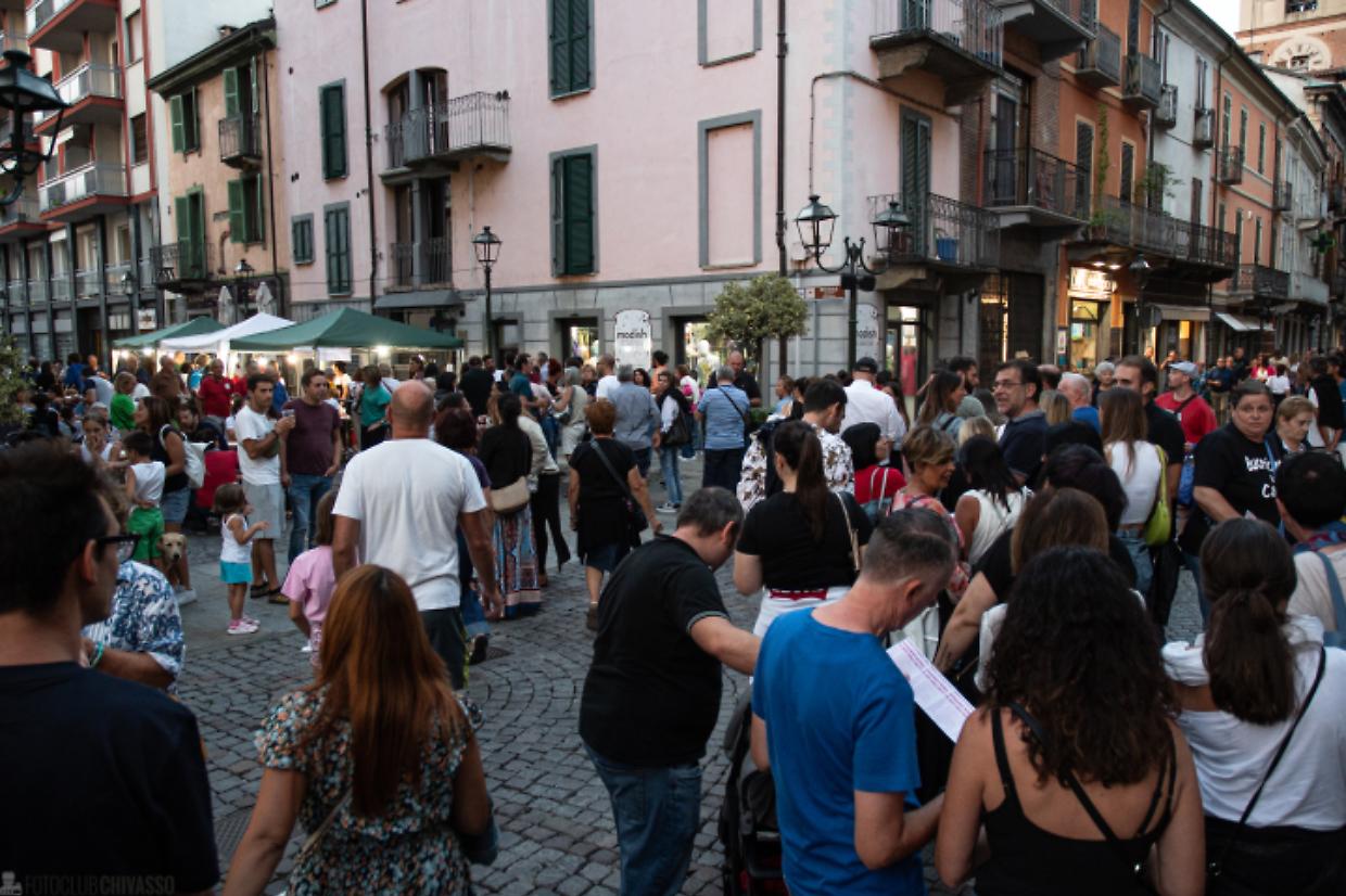 A Chivasso ritorna "Shopping e Aperitivo in Musica"