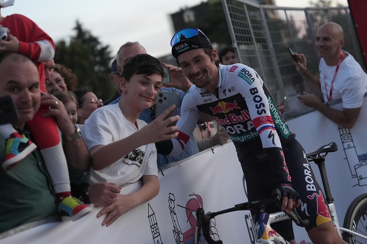 Il Giro d'Italia sbarca in Albania: Roglic favorito, gli italiani inseguono il sogno rosa