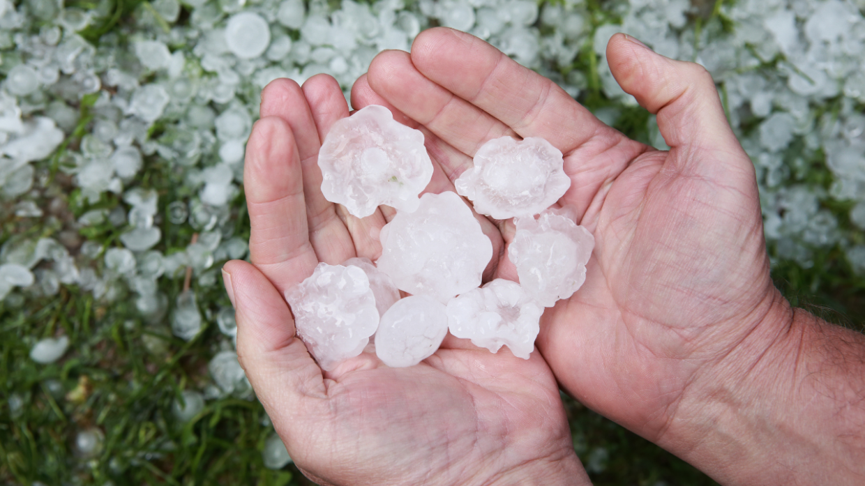 Meteo Piemonte, il bel tempo durerà poco. Arrivano pioggia e grandine
