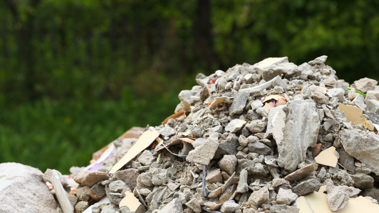 Due giovani denunciati per abbandono di rifiuti edili a Torre Pellice