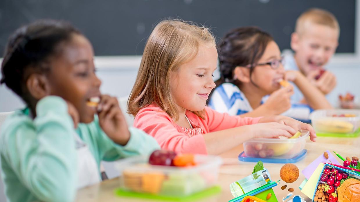 Frutta e snack sani nelle scuole: la proposta di Agrocepi contro l’obesità infantile