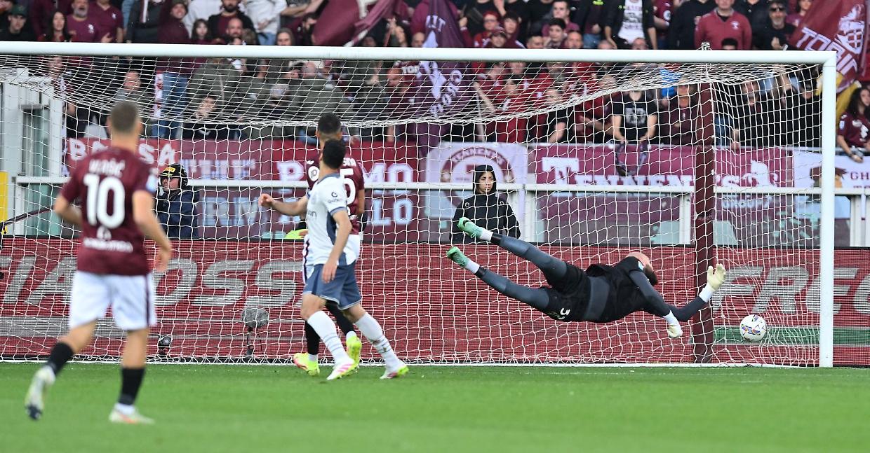 L’Inter vince a Torino 2-0 e riaggancia momentaneamente il Napoli