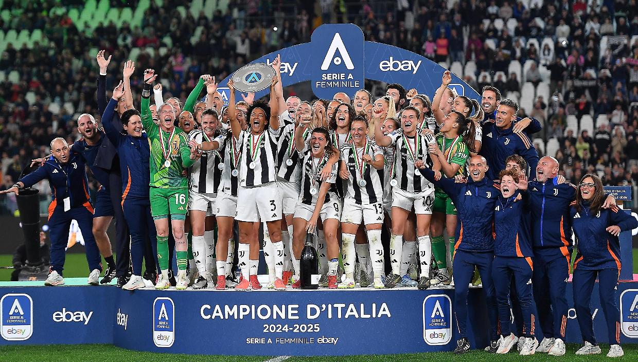 Sara Gama saluta il calcio, la Juventus Women festeggia lo Scudetto: che serata all’Allianz Stadium!