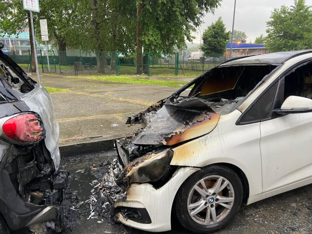 Fiamme nella notte, auto nel mirino dei vandali a Moncalieri