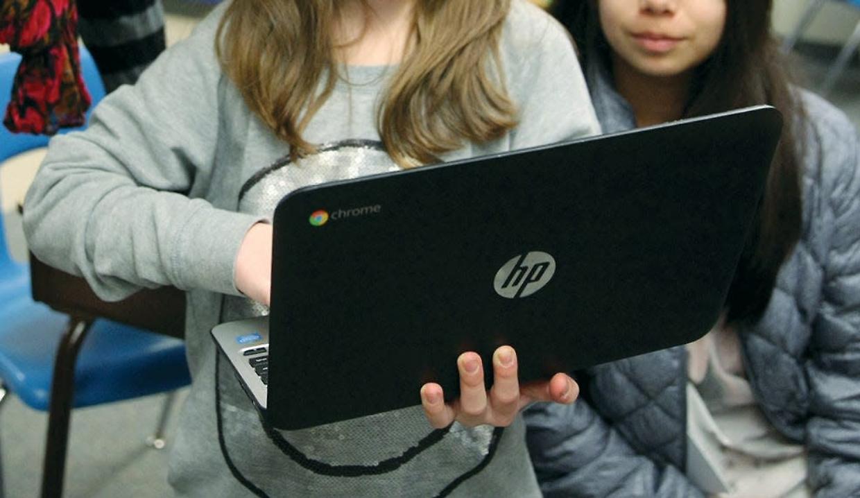 Chromebook Challenge: la pericolosa sfida su TikTok che mette a rischio studenti e scuole