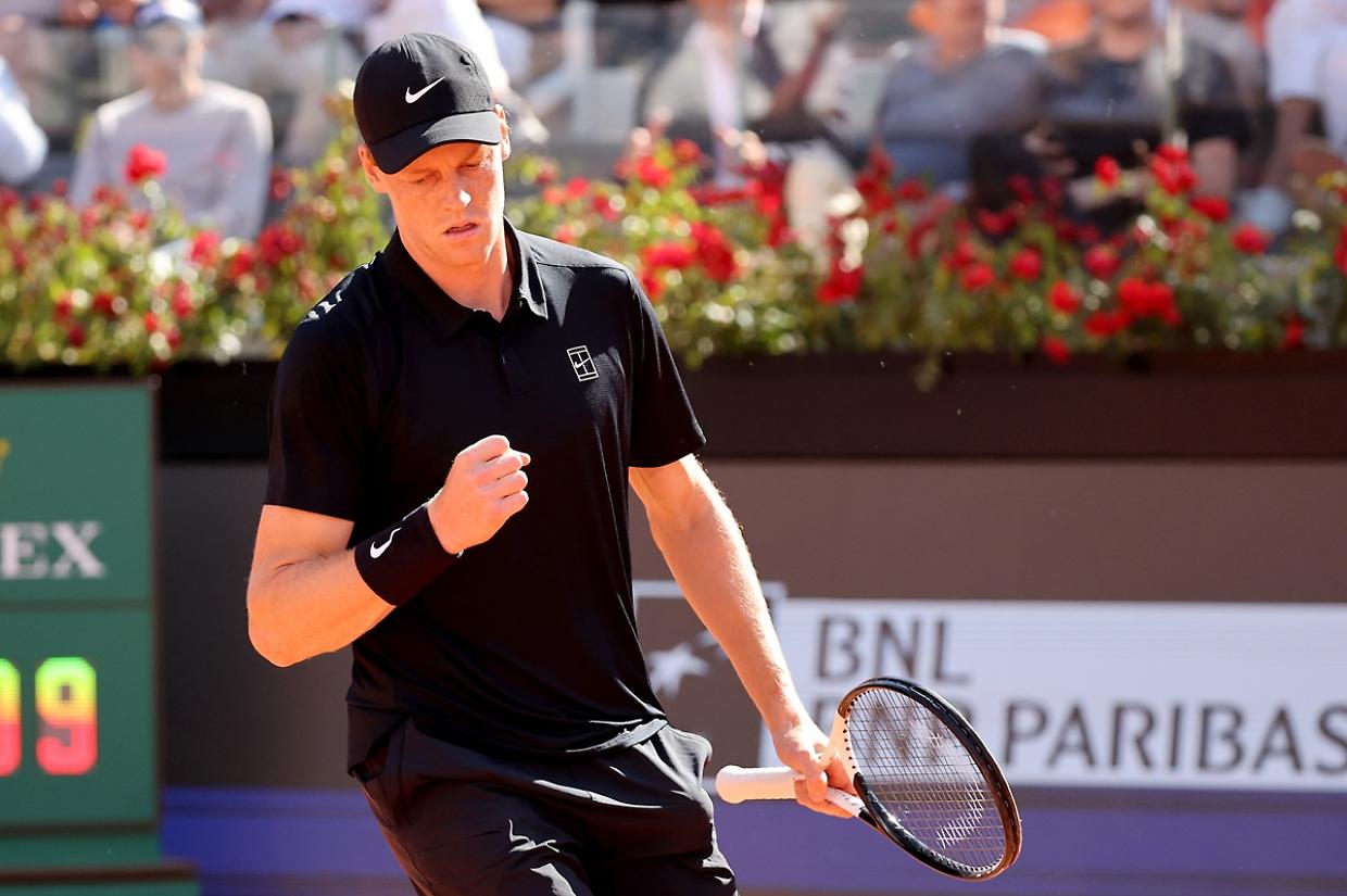 Buona anche la seconda per Jannik Sinner, che agli Internazionali BNL d'Italia batte in due set l'olandese Jesper de Jong 