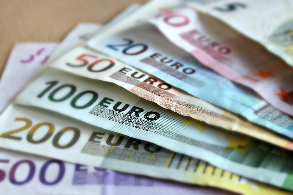 “Più sei ricco, meno paghi”: la tassa globale che divide milionari e stilisti