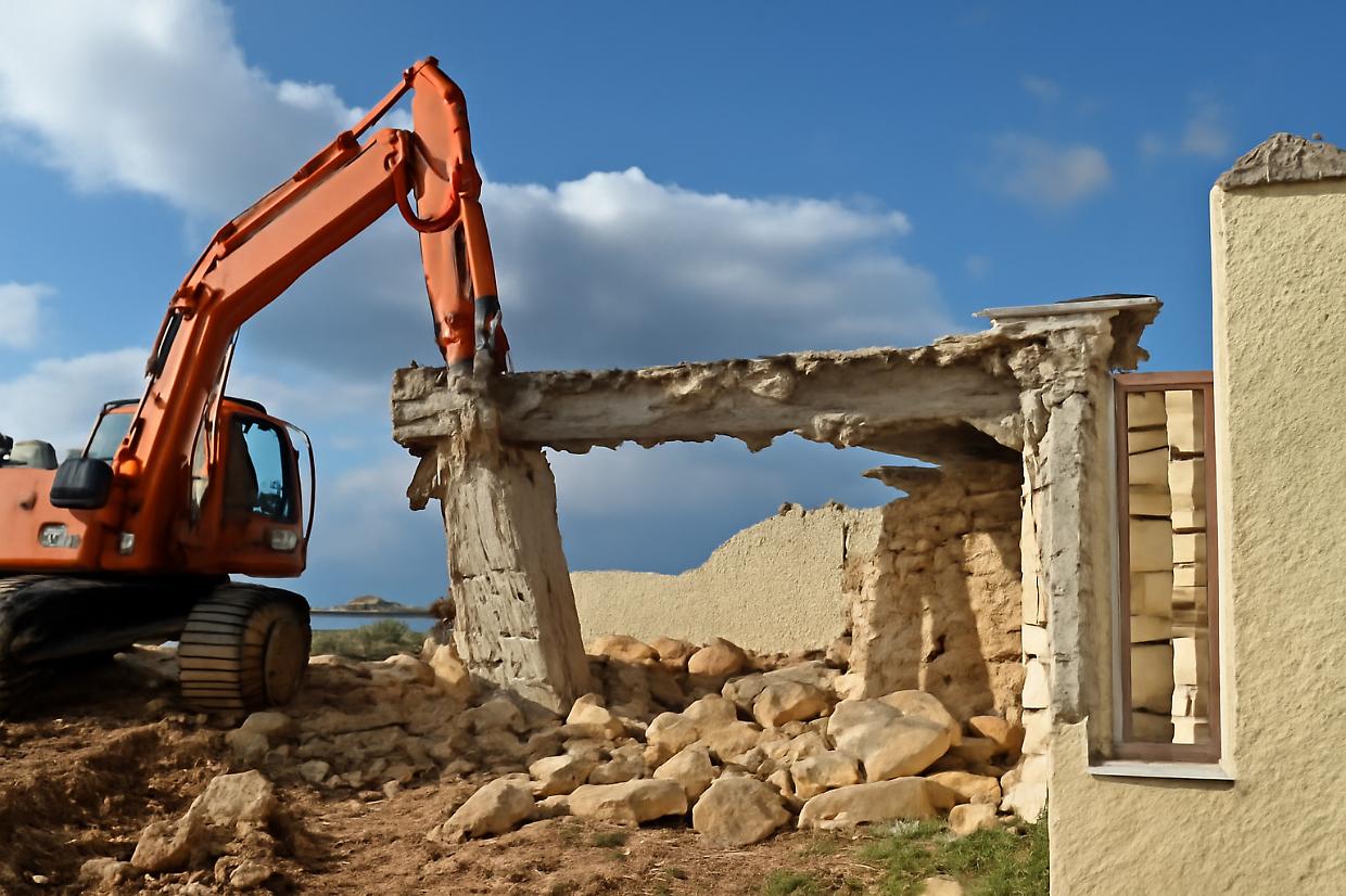Campi Flegrei: tra terremoti, abusi edilizi e demolizioni mancate
