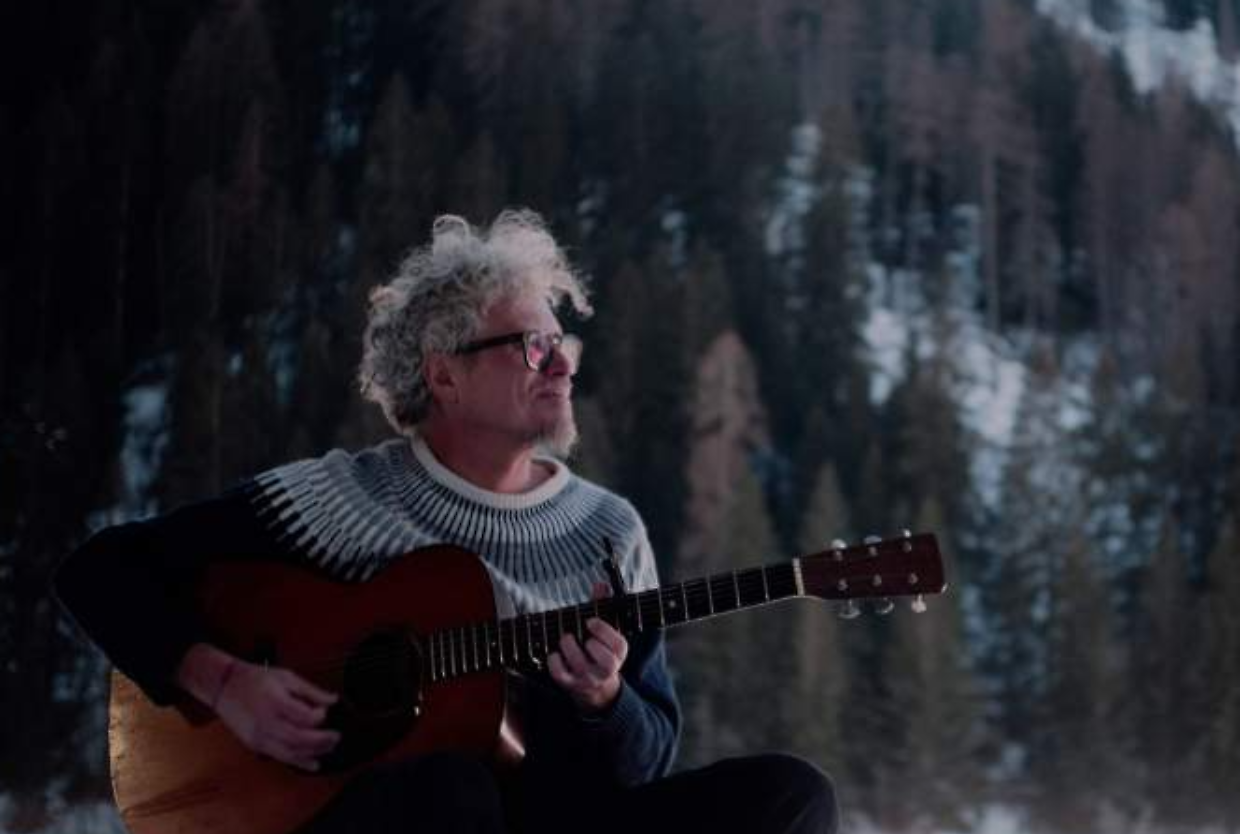 Niccolò Fabi e l'arte di dire 'no': un viaggio tra musica, libertà e consapevolezza. Il suo nuovo album, un viaggio tra autenticità e consapevolezza