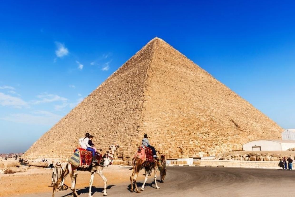 Stop a cammelli e cavalli alle Piramidi di Giza: anche Marriot elimina le escursioni con animali