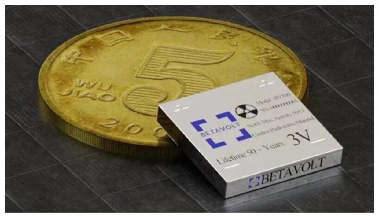 BV100: la micro batteria nucleare che promette 50 anni di energia continua