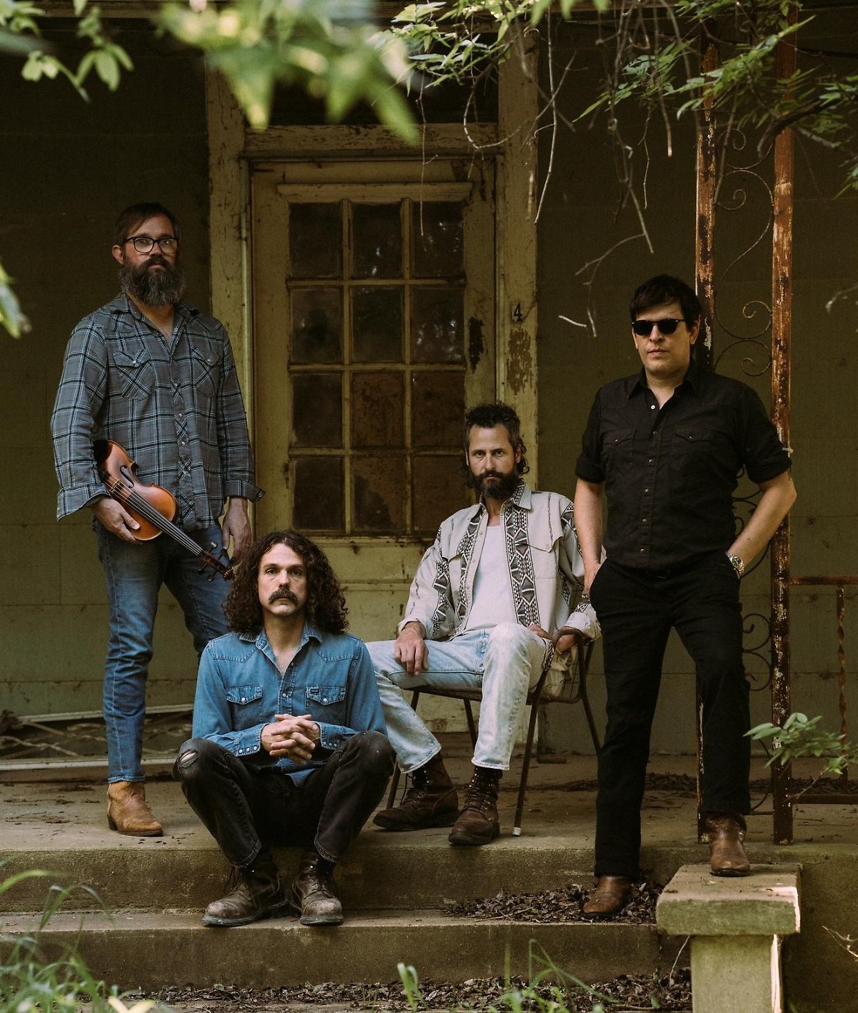 Batterista dei Lord Buffalo rimosso dal volo e trattenuto al confine USA: cancellato il tour europeo