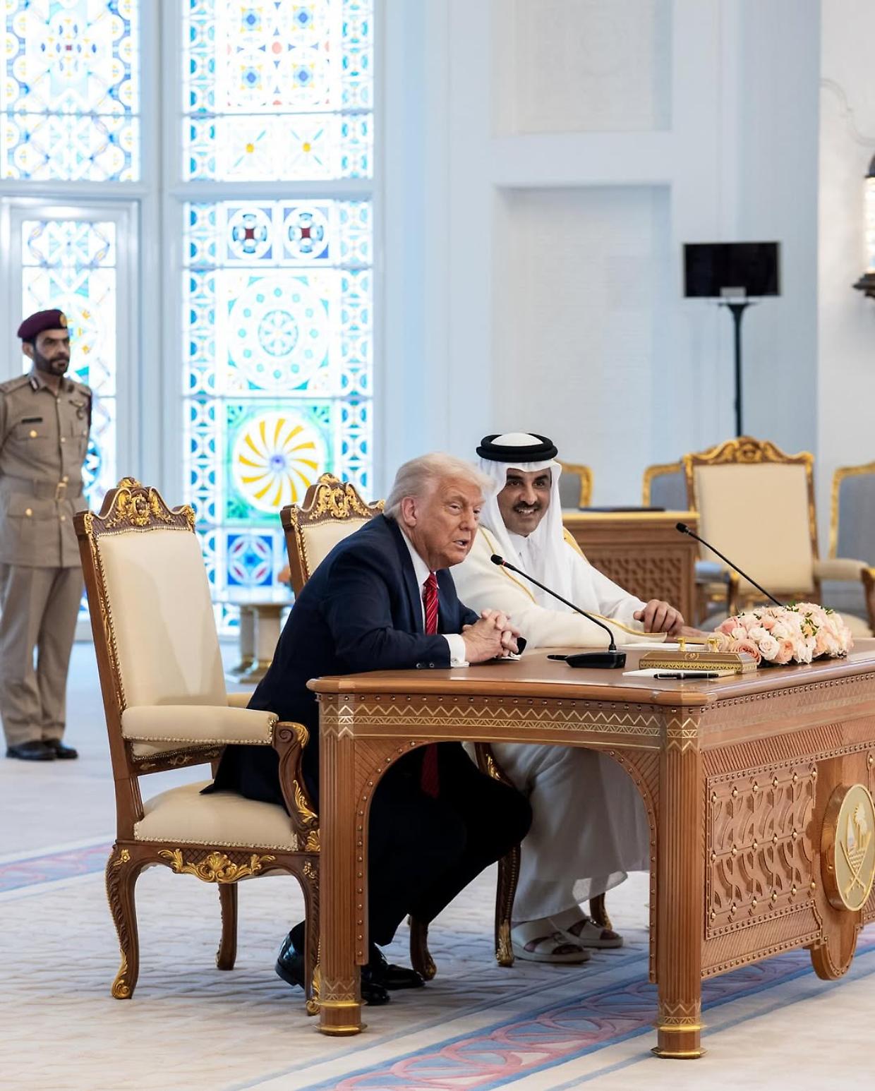 Trump firma il pallone dei Mondiali: a Doha va in scena il calcio della diplomazia