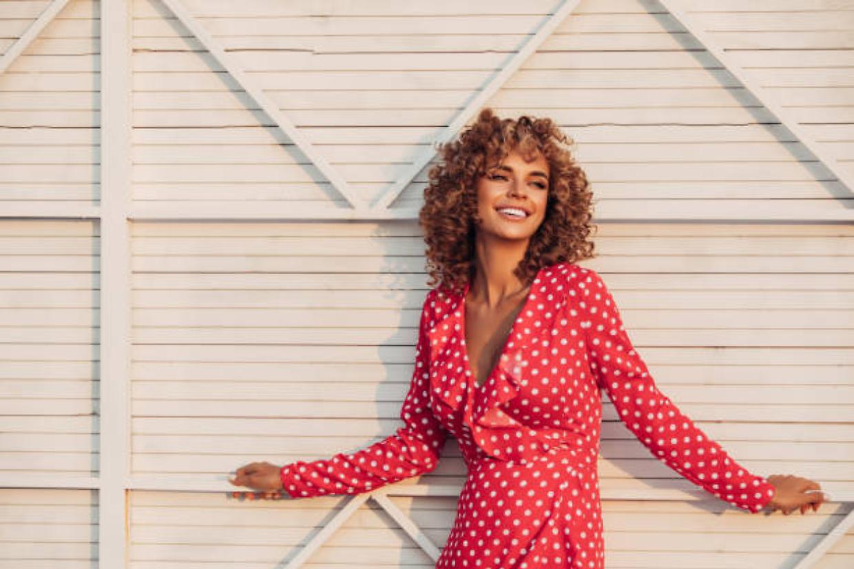 I tessuti migliori per vestire con stile, comfort e sostenibilità d'estate