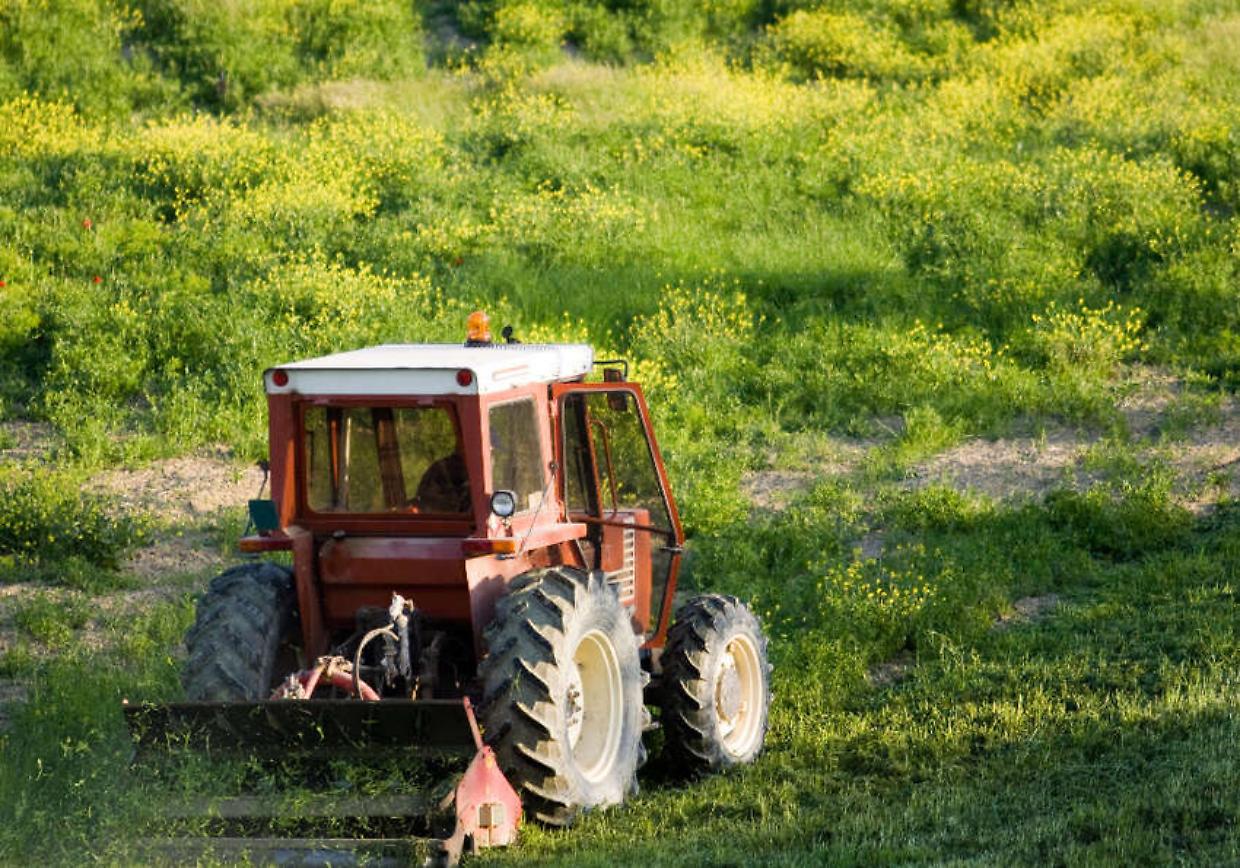 Tragedia a Pecetto Torinese, un lavoratore viene schiacciato dal proprio trattore