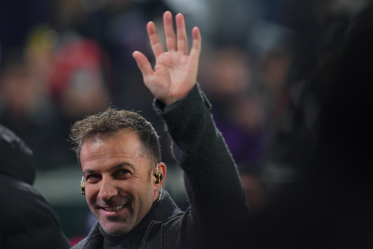 Del Piero osannato allo Stadium parla della Juve: "Anno un po' anomalo dopo terremoti e tsunami"