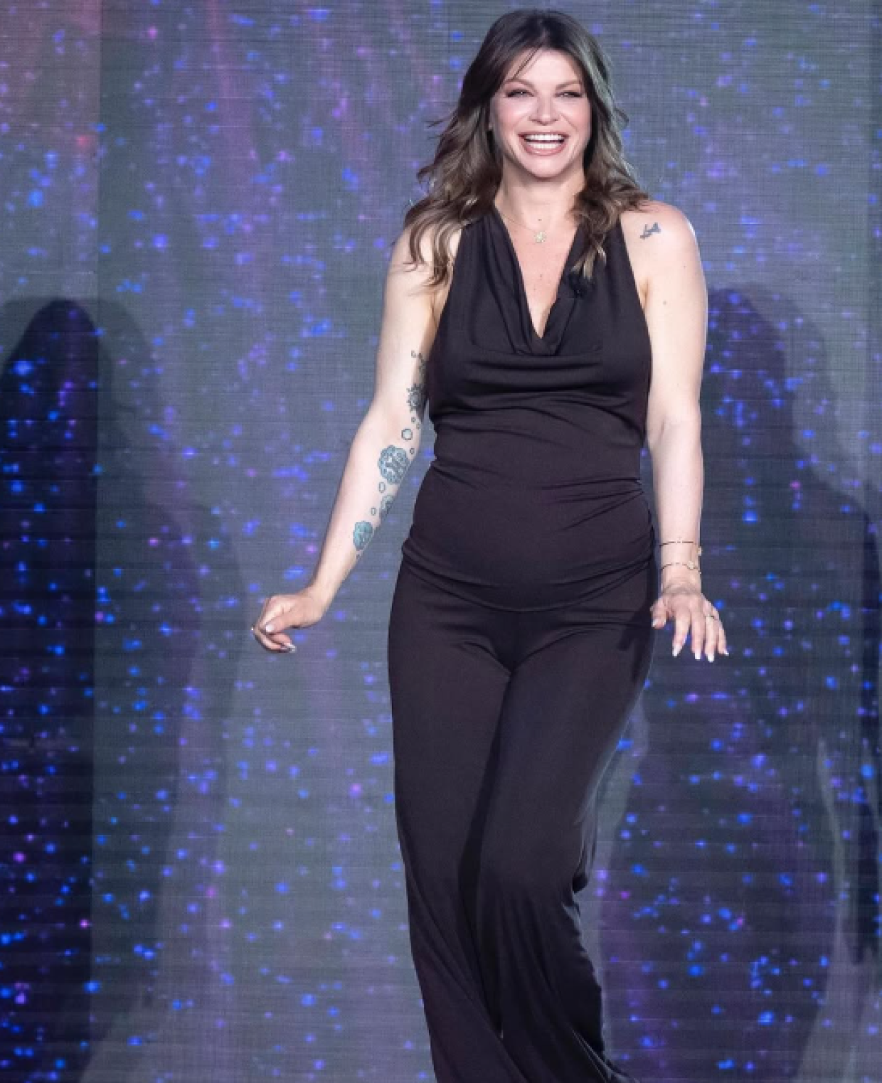 "Divento mamma a 39 anni, il mio sogno si realizza", è la confessione della cantante Alessandra Amoroso a Verissimo