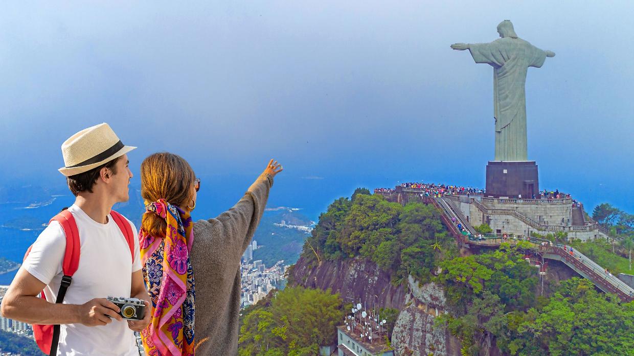 Rio Fashion Show 2025: il Cristo Redentore diventa passerella di moda