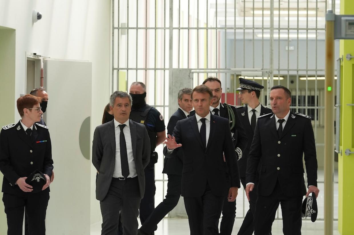 La Francia costruirà un supercarcere nella foresta amazzonica: polemiche sul piano del ministro Darmanin
