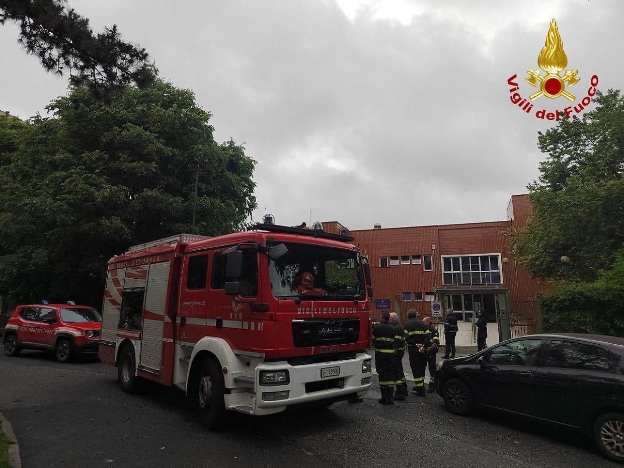 Paura all'asilo nido, arrivano i vigili del fuoco: evacuati i bimbi