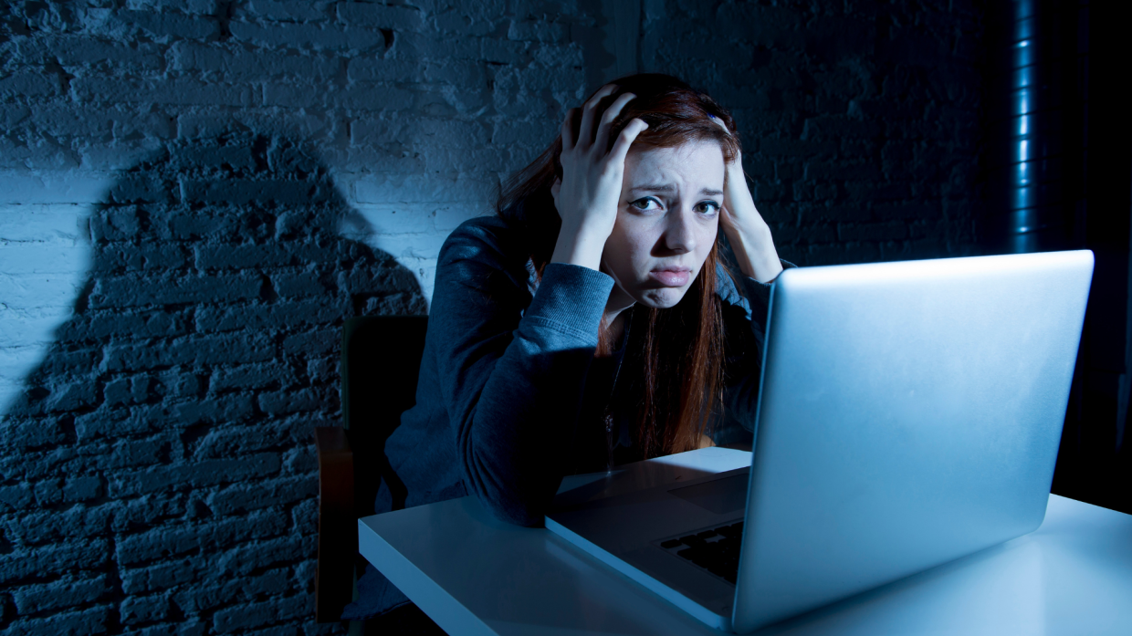 Allarme cyberbullismo: 800mila giovani autori di violenze digitali, è record