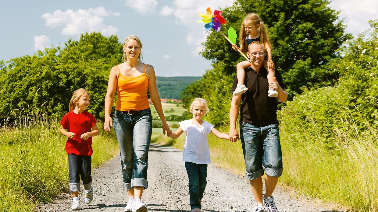 “A piccoli passi”: passeggiata gratuita per famiglie a Chieri tra natura e sapori autentici