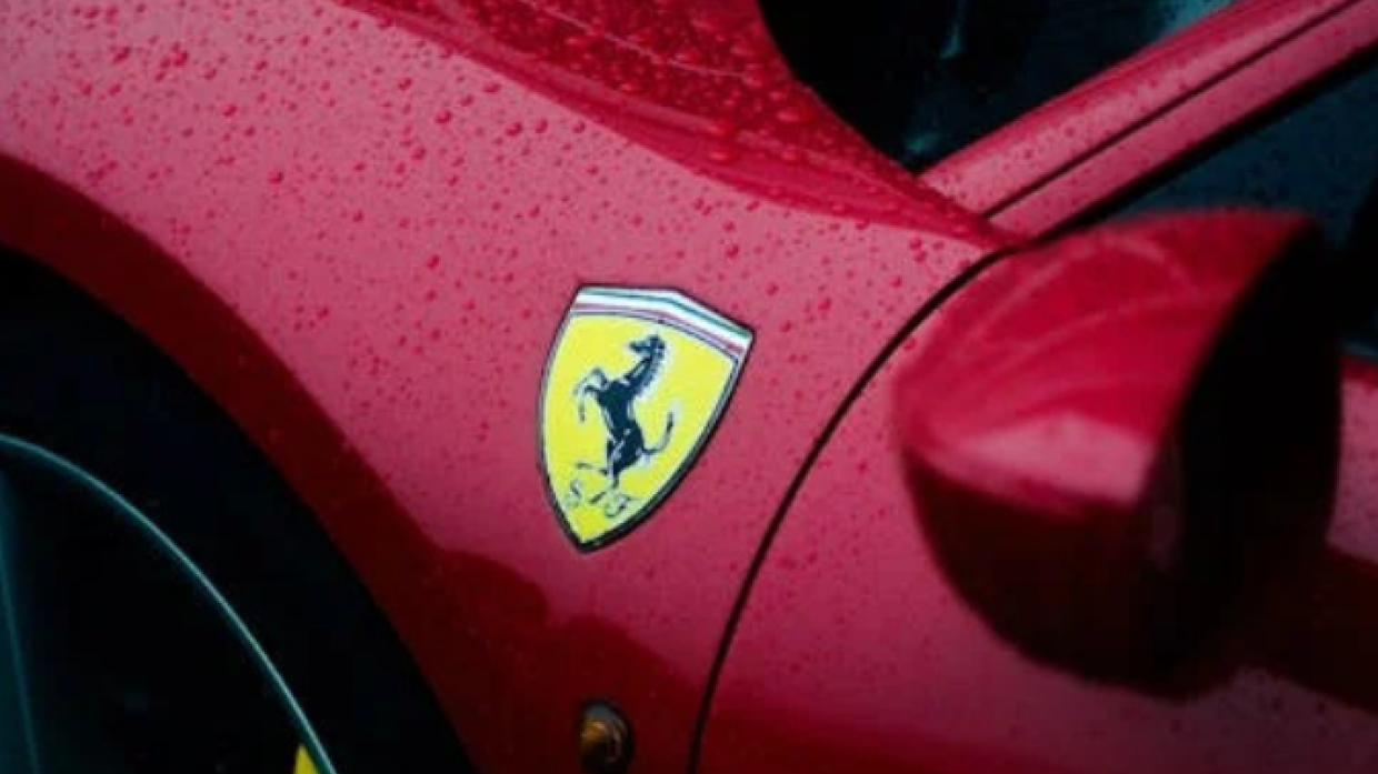Ferrari alza il dividendo del 21%: 640 milioni agli azionisti, ecco quanto incasseranno