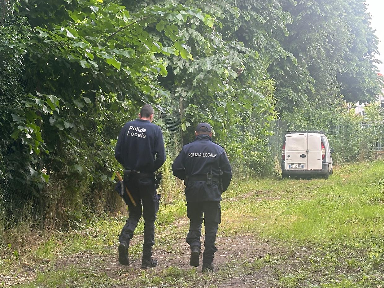 È in corso lo sgombero dell’ex bocciofila di via Marsigli