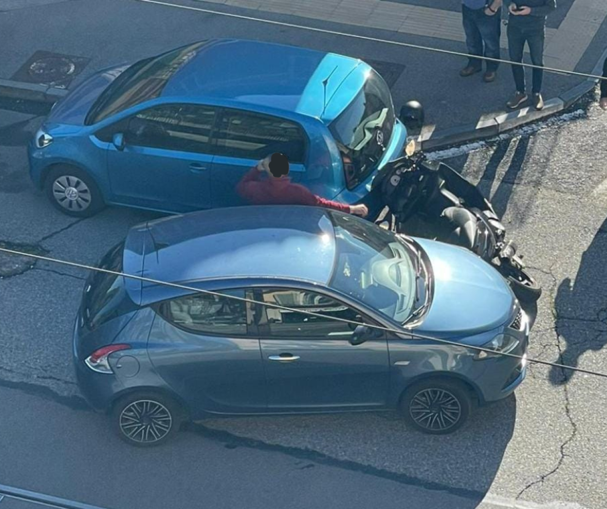 Scontro tra auto e scooter a Torino: dinamiche da accertare 