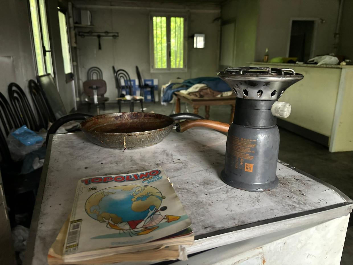 Ri-occupa dopo lo sgombero: botte al clochard in bocciofila