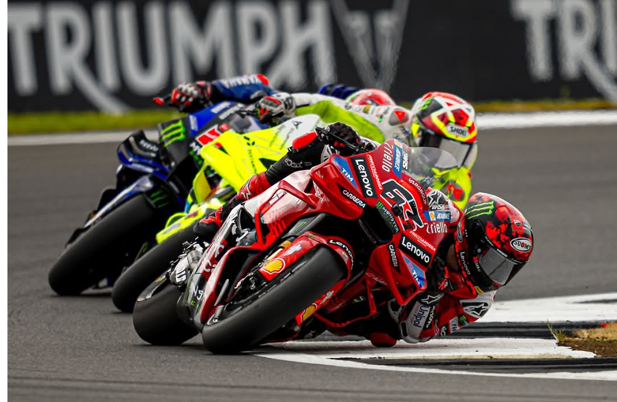 MotoGp, trionfo a sorpresa a Silverstone: l'inno di Mameli torna a suonare sul gradino più alto del podi