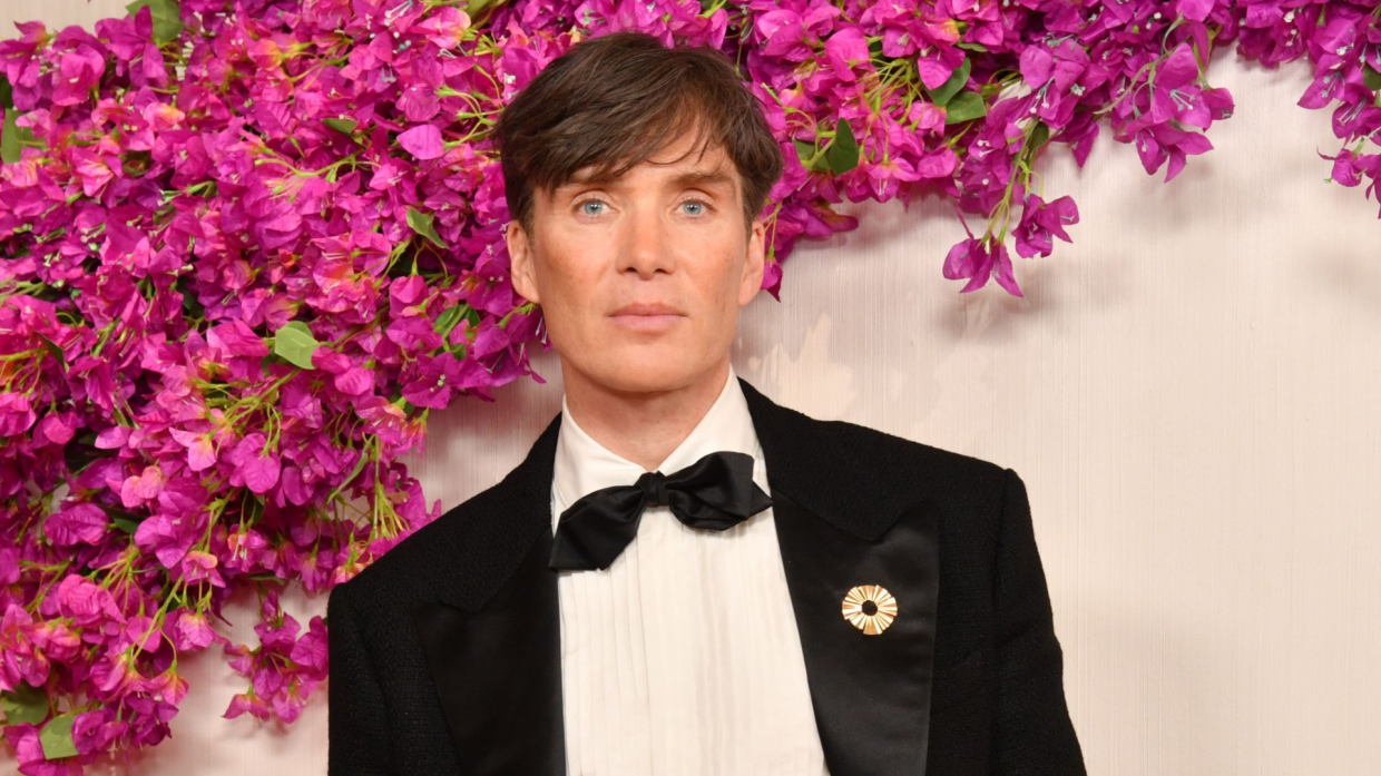 Cillian Murphy compie 49 anni: da Peaky Blinders a Oppenheimer, l’attore che continua a sorprendere