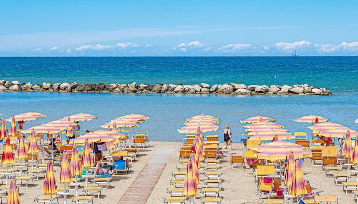 Vacanze salate: quanto spendono davvero gli italiani per un'estate al mare?