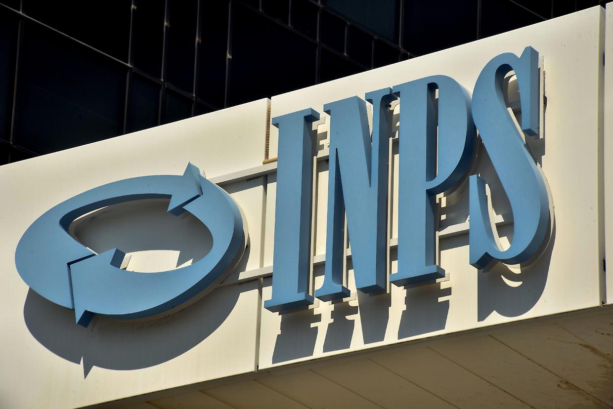 Pensioni di aprile, scatta la trattenuta: fino a mille euro da restituire all&rsquo;Inps