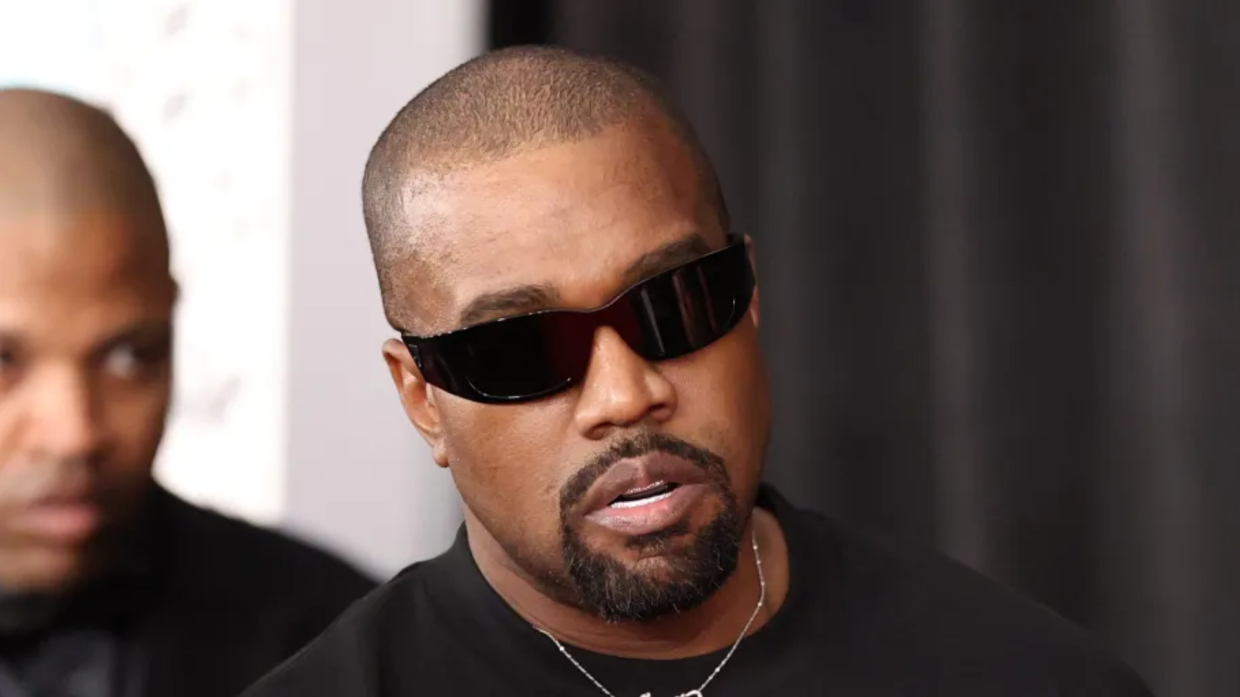 Kanye West condannato a Los Angeles e i 140 mila dollari di risarcimento: ecco cos'&egrave; successo