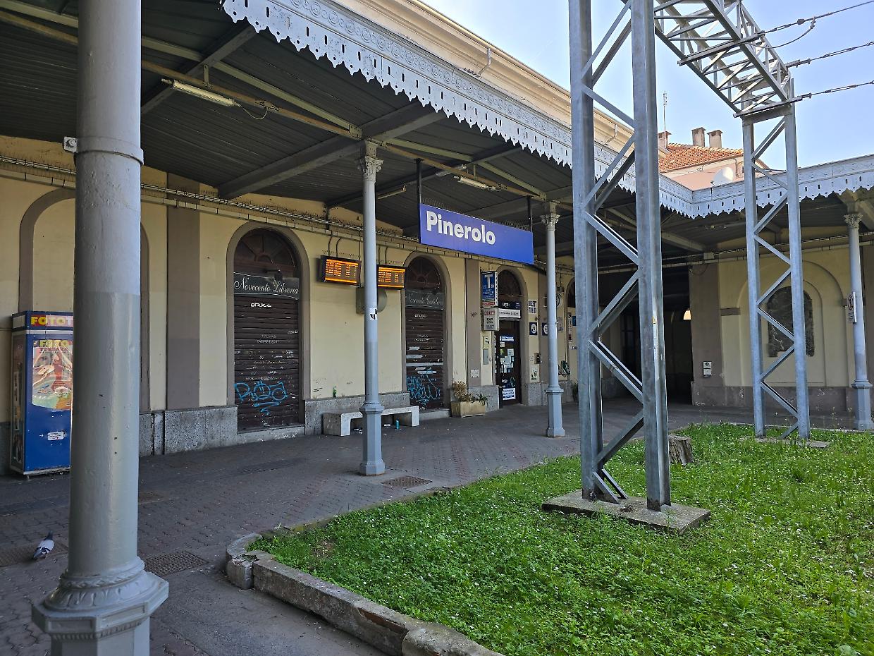 Un’estate senza treni sulla Torino-Pinerolo. Si viaggerà solo in bus