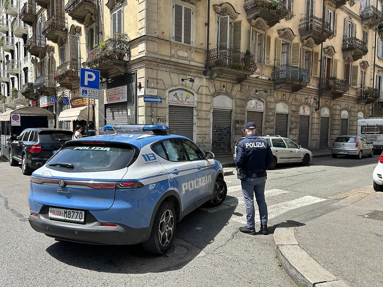 Botte e coltellate in corso Giulio Cesare, rintracciati i coinvolti: 14 persone nei guai
