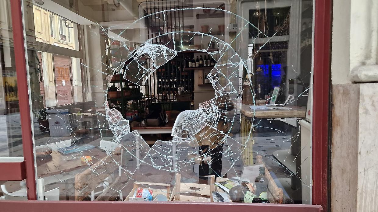 Persi 1.100 negozi e allarme spaccate: «Ora le telecamere in via Garibaldi»