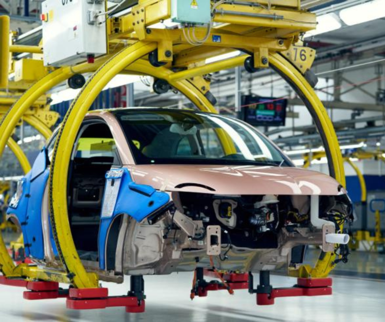 Stellantis, Mirafiori avanti anche a giugno (per ora) con Fiat 500e e Maserati
