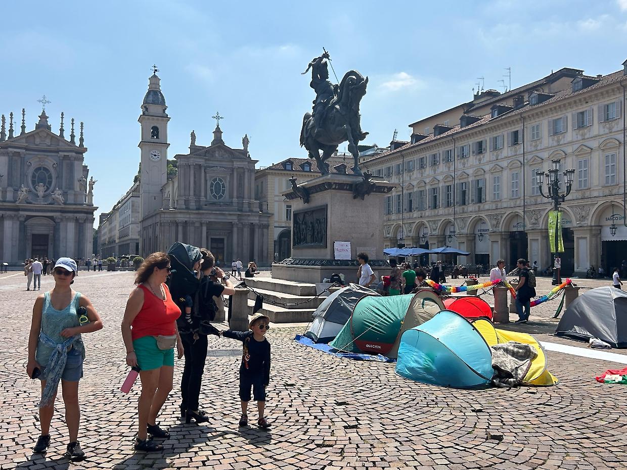Tendopoli nel “salotto buono” di Torino: «Ora è piazza Palestina»