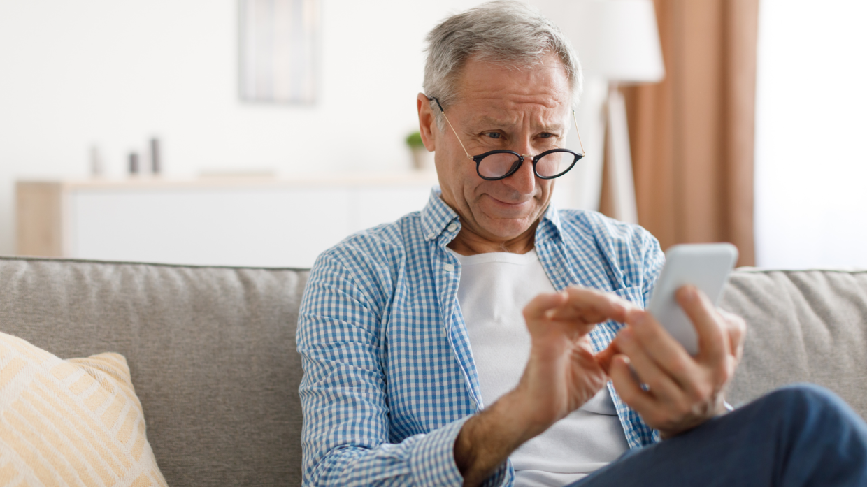 WhatsApp come ginnastica mentale: così la tecnologia aiuta il cervello over 60