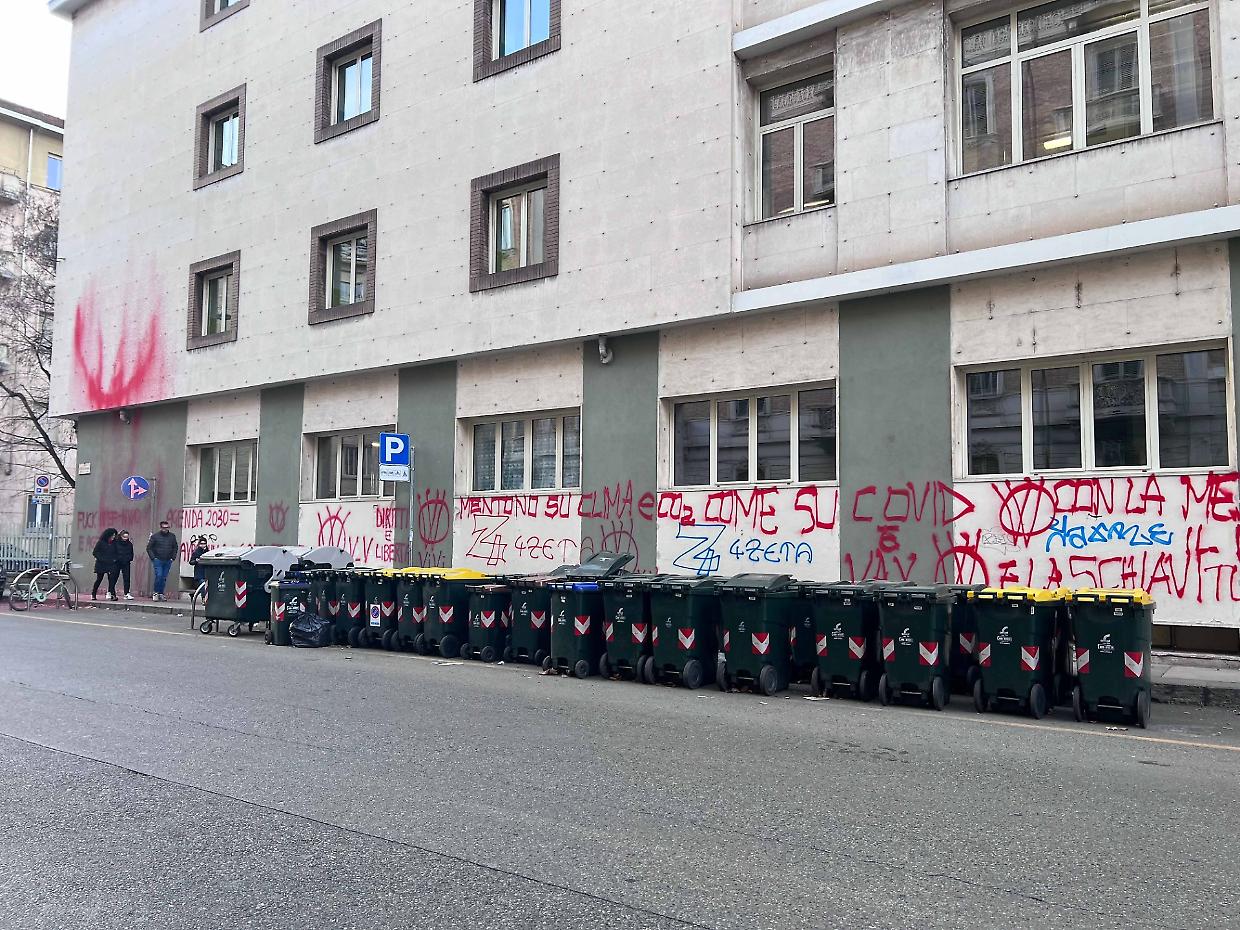 V-V, la milizia dei no vax: 12 indagati a Torino per associazione a delinquere