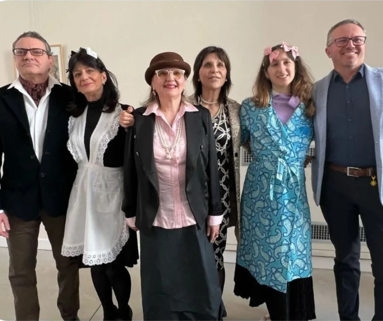 ‘In anticipo’ accende il palco delle Rosine tra equivoci e libertà