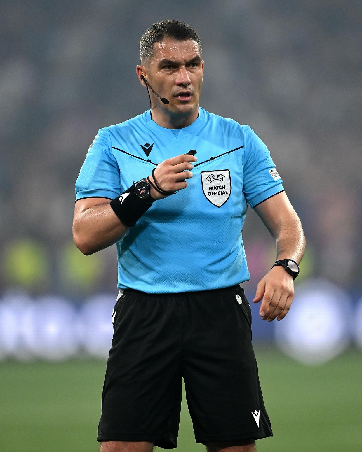 Champions League, Macron in campo con gli arbitri