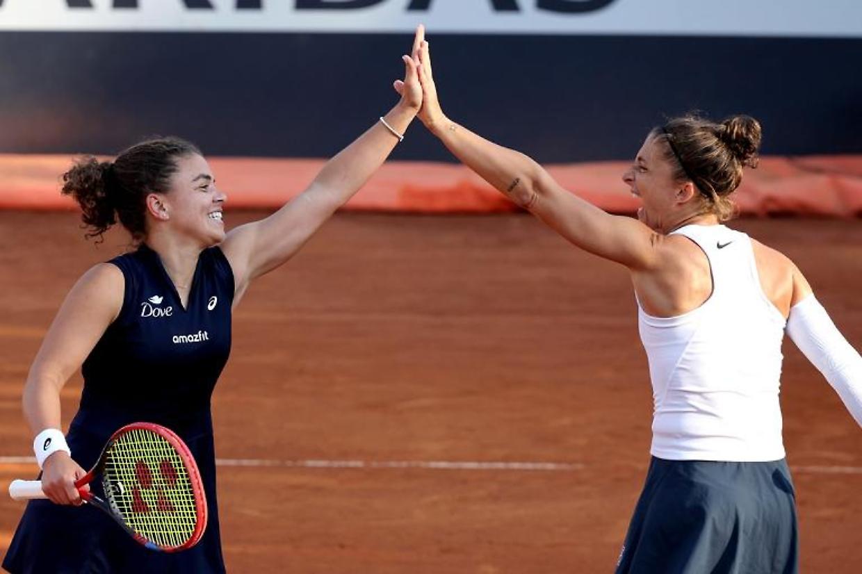 Al Roland Garros Sara Errani  è nei quarti del doppio con Jasmine Paolini e in semifinale del misto con Andrea Vavassori, senza giocare